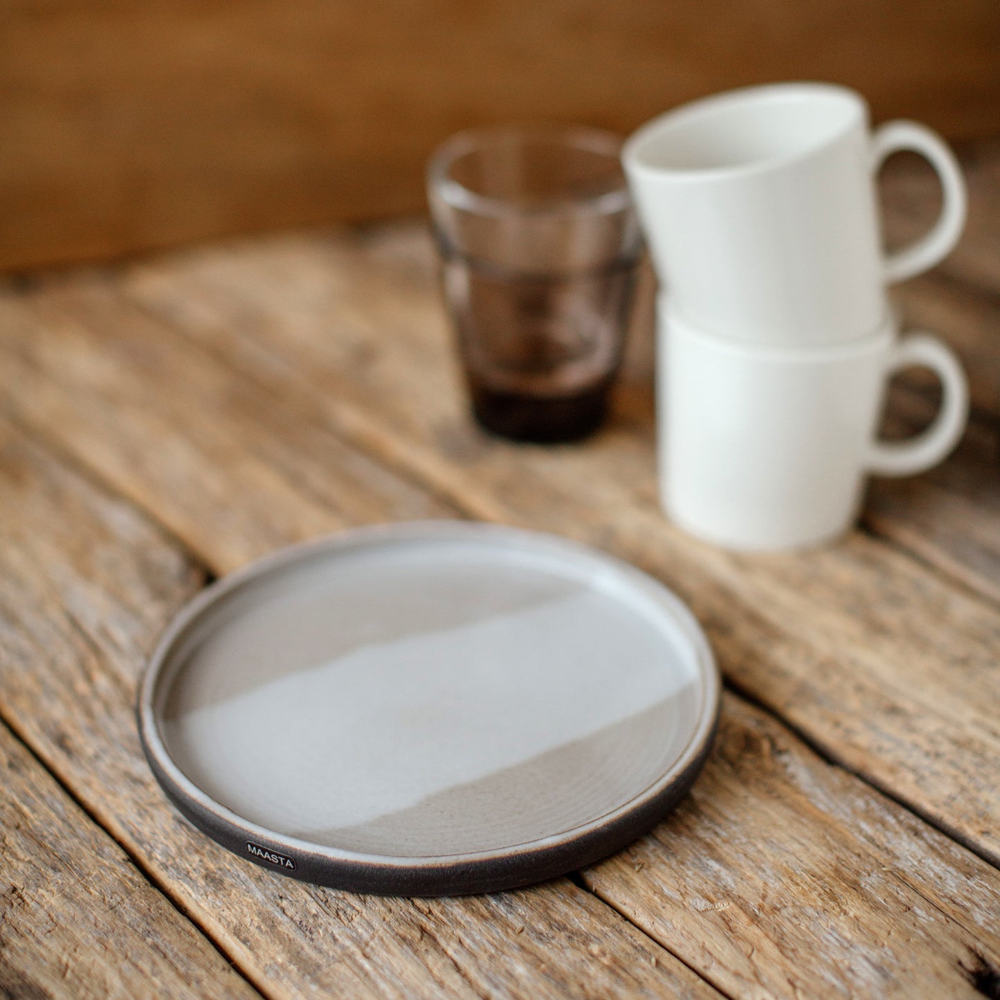 Juuret-lautanen, Maasta Ceramics