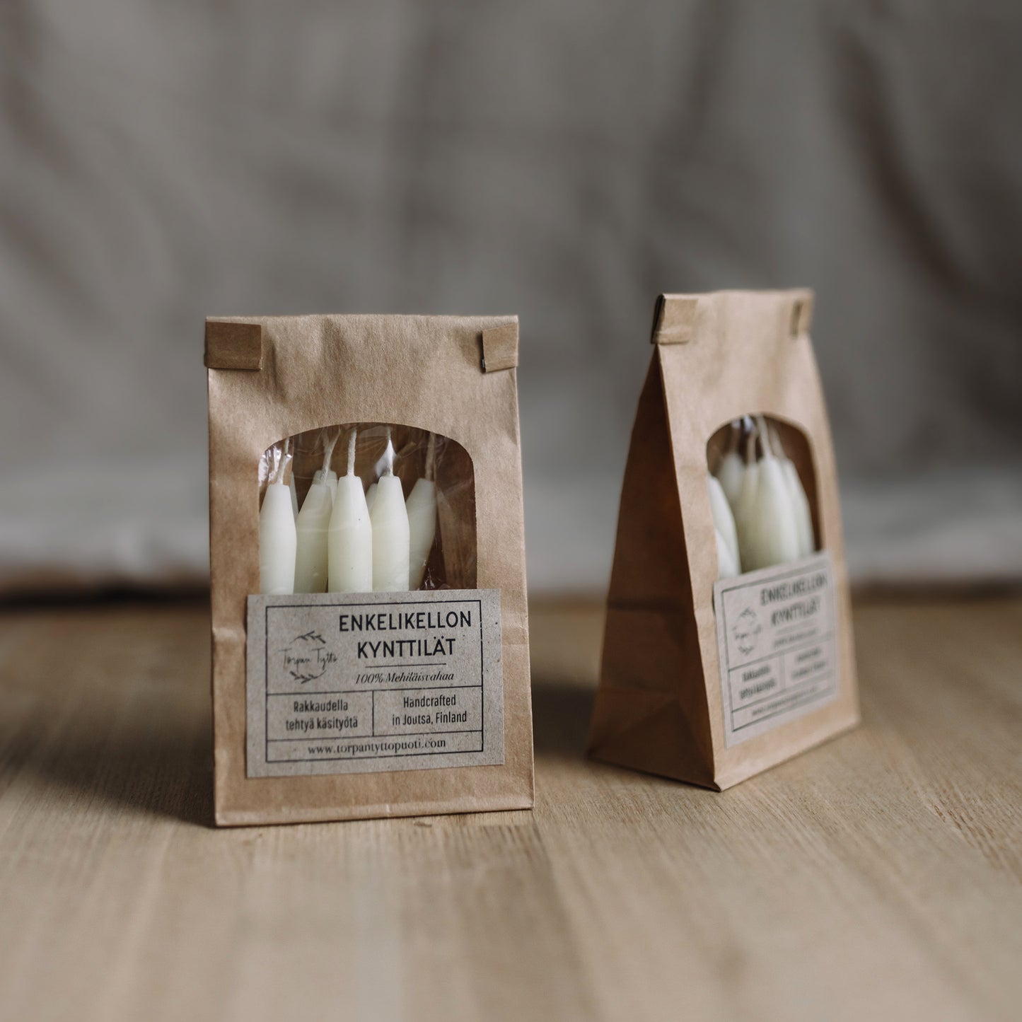 Enkelikellon kynttilät, mehiläisvahaa